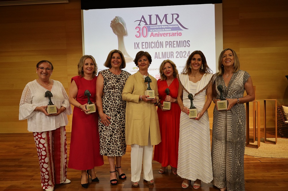 La Asociación de Mujeres Empresarias de la Provincia de Almería entregó anoche los Premios ALMUR 2024.