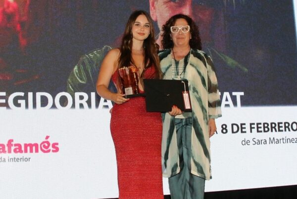 Amanda Ferrer, productora del galardonado cortometraje, subió al escenario para recoger este reconocimiento. "8 de febrero"