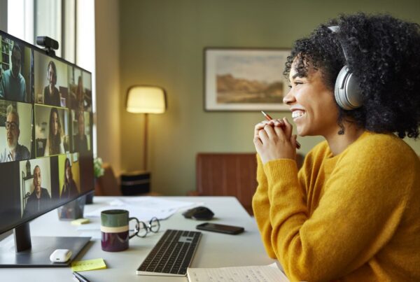 El teletrabajo ha evolucionado de una alternativa ocasional a una modalidad laboral predominante para muchas personas.