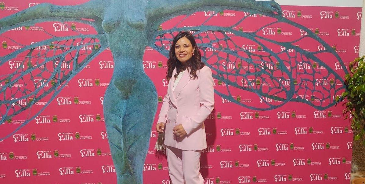 Yolanda Jiménez, Mujer MIA en STEM, ha sido galardonada en la II Gala de los Premios Ella de Cantoria, recibiendo el reconocimiento en la categoría de Innovación y Educación.