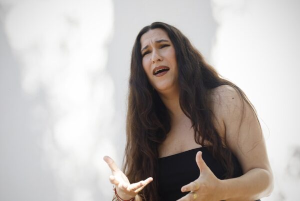 Con entrada libre hasta completar aforo, la cita con ANAMAR en la Plaza San Roque es ineludible para quienes deseen experimentar la fuerza y autenticidad del flamenco local.
