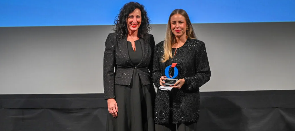 La diseñadora Loreto Martínez (MIA) gana el Premio Empresa de La Razón. El jurado destaca la trayectoria de su firma, Loreto Martínez Studio, y el valor artesanal de sus icónicas toreras confeccionadas en Almería.