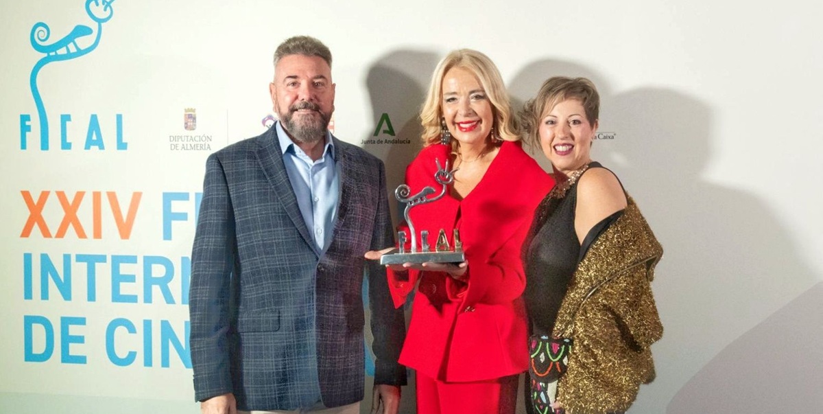 La directora almeriense Nieves Gómez recibe el Premio Kiko Medina al Mejor Proyecto de Producción en FICAL 2025 por su largometraje "La Cuesta". Un gran impulso al cine local.