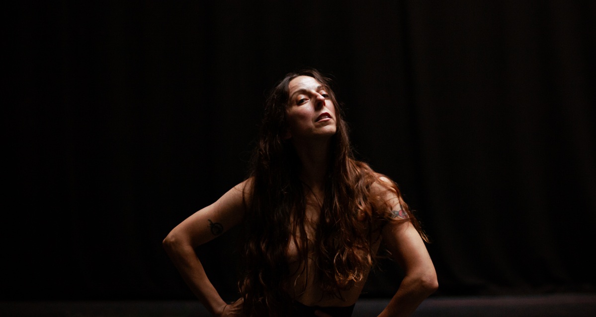 Mariana Collado, directora y fundadora de Butaka 13, explica los objetivos de Trasladanza Almería: impulsar el talento local y poner la provincia en el mapa de la danza nacional e internacional.