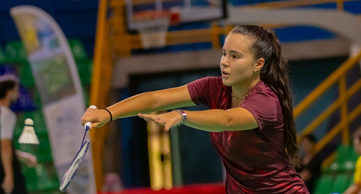Descubre la historia de Cristina Teruel, la jugadora almeriense que brilla en el bádminton mundial. Una entrevista sincera sobre esfuerzo, estudios y el sueño olímpico.